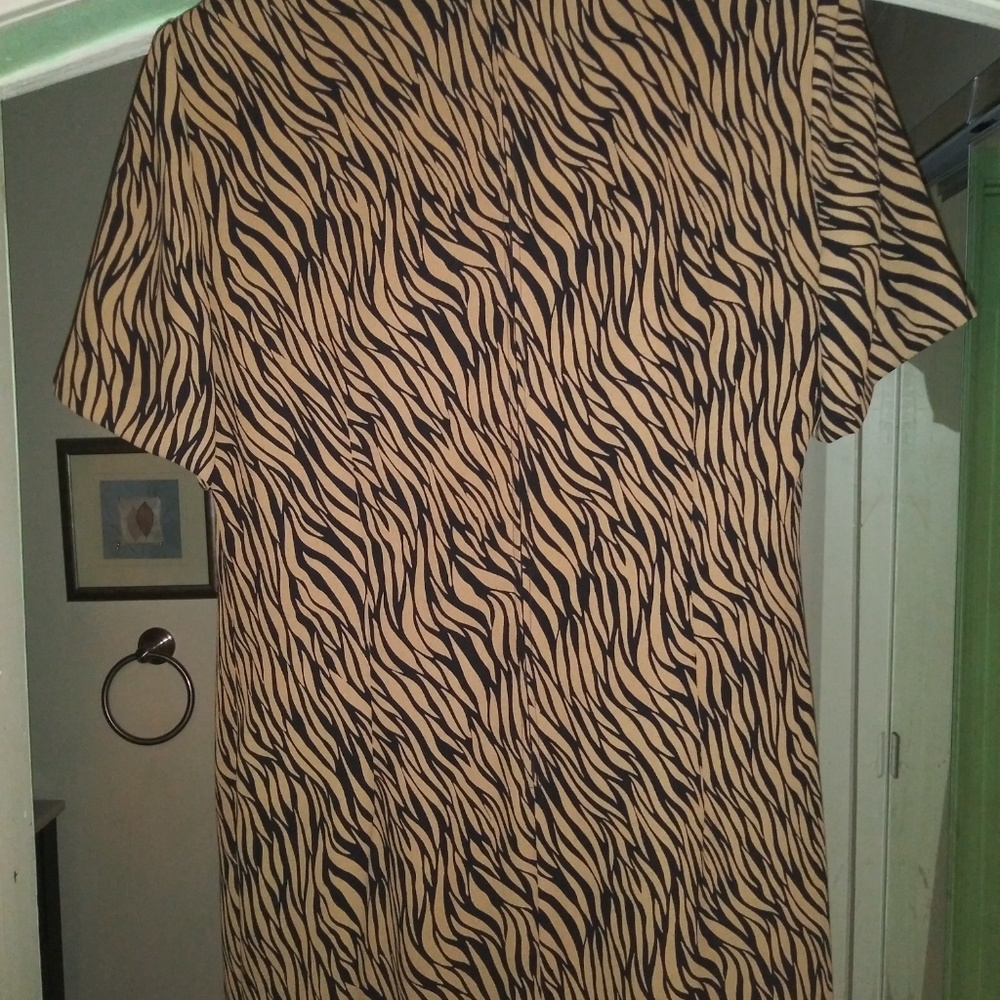 DRESS - Picture 3 of 3